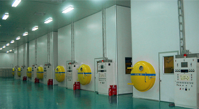 Vacuum plating equipment